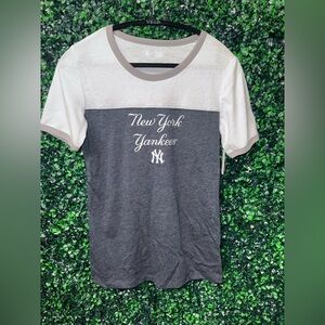New York Yankees Women's Gray and White Short Sleeve Tee